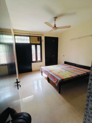 Bedroom in 2 BHK Builder Floor at Sector 46 – for Rent
