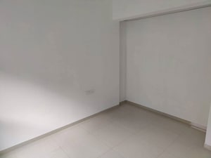 Room in 2 BHK Apartment at Kalpataru Immensa, Kolshet Road – for Sale