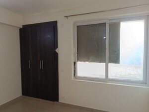 Room in 3 BHK Apartment at Ramprastha City The Edge Towers, Sector 37d – for Rent