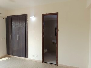 Room in 3 BHK Apartment at Ramprastha City The Edge Towers, Sector 37d – for Rent