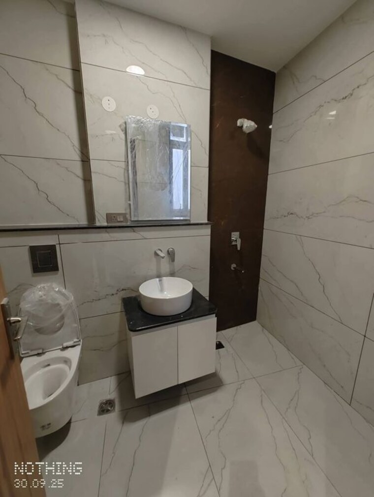 Bathroom, freedom fighters enclave 1 Bedroom 440 Sq.Ft. Apartment In Freedom Fighters Enclave Delhi 10593774
