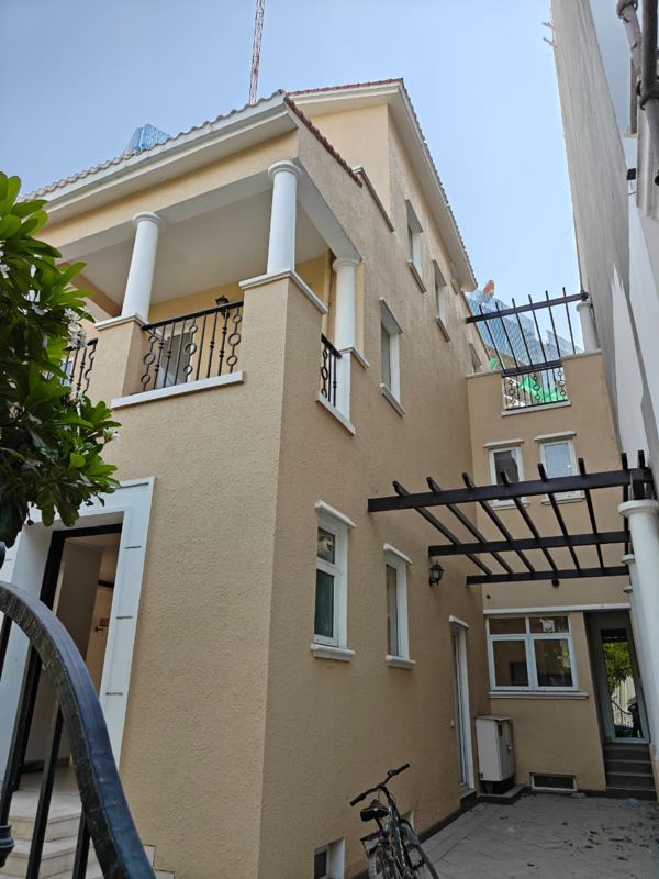 5 BHK + Servant Room,Basement 360 Sq.Yd. Villa in Emaar Marbella