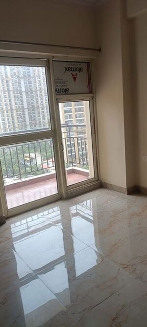 Room in 2.5 BHK Apartment at Aims Golf City, Sector 75 – for Rent