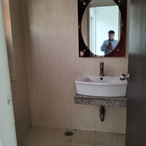 Bathroom in 2.5 BHK Apartment at Orchid Island, Sector 51 – for Rent