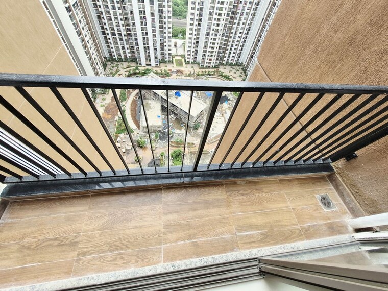 Balcony, runwal-my-city-phase-ii-cluster-05 1.5 Bedroom 548 Sq.Ft. Apartment In Dombivli East Thane 10593845