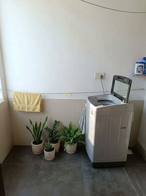 Team Area in 2 BHK Builder Floor at Sanwer Road Industrial Area – for Rent