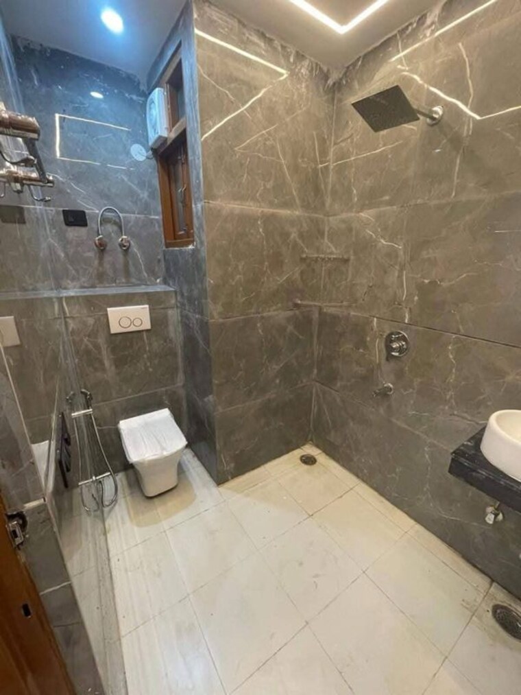 Bathroom, saket 2 Bedroom 970 Sq.Ft. Builder Floor In Saket Delhi 10593881