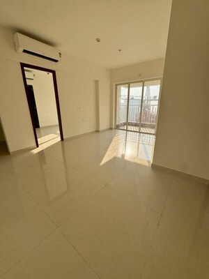 Room in 3 BHK Apartment at Lodha Amara, Kolshet Road – for Sale