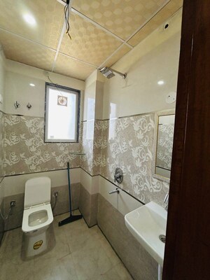 Bathroom in 1 BHK Builder Floor at Sector 52 – for Rent