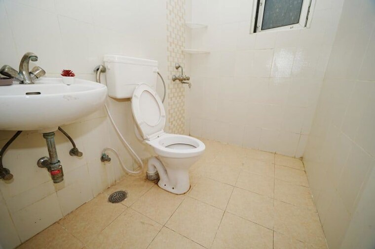 Bathroom, shree-vardhman-mantra 2 Bedroom 800 Sq.Ft. Apartment In Sector 67 Gurgaon 10593924