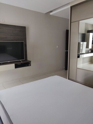 Room in 3 BHK Apartment at Purva Palm Beach, Hennur Road – for Rent