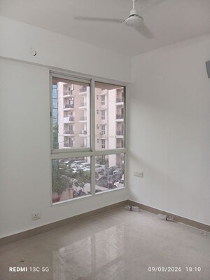 Room in 2 BHK Apartment at Signature Global Prime, Sector 63a – for Rent