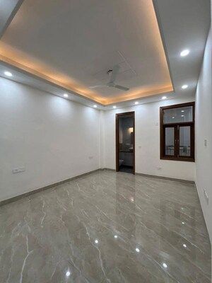Room in 3 BHK Builder Floor at Saket – for Rent