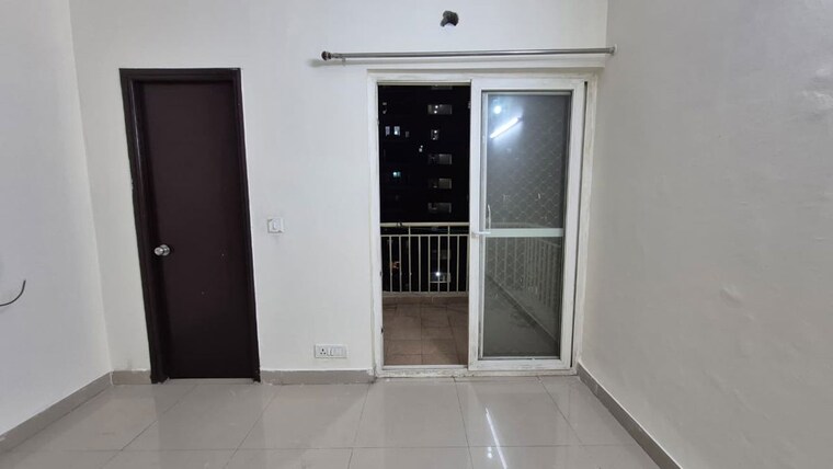 undefined, emenox-la-solara 3 Bedroom 1365 Sq.Ft. Apartment In Sector 16 Greater Noida Greater Noida 10593969