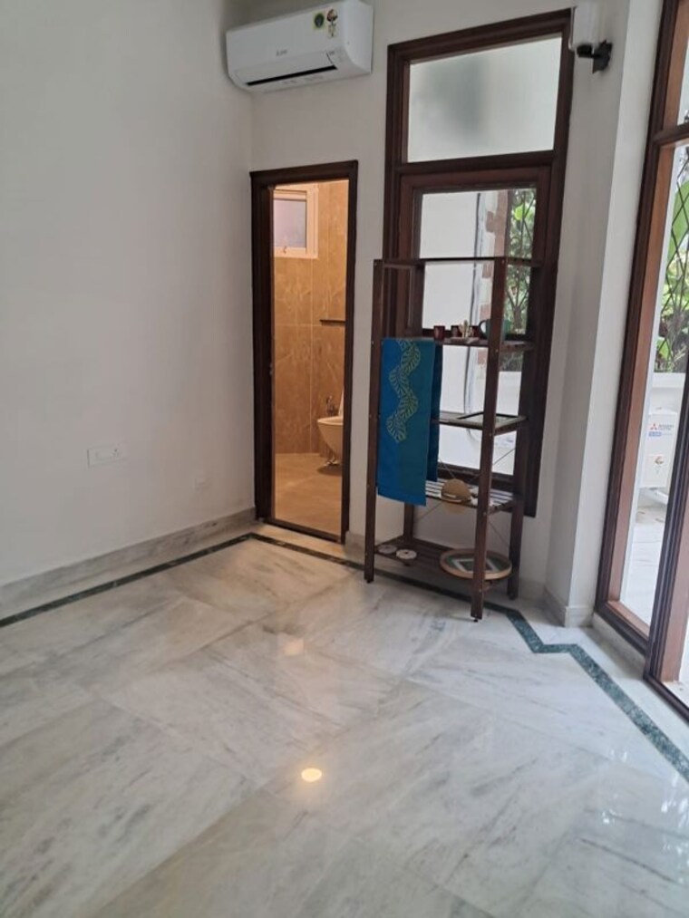 Room, regency-place 3 Bedroom 2200 Sq.Ft. Apartment In Richmond Road Bangalore 10593993