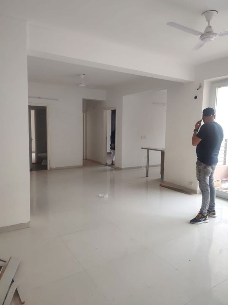 Room, tulip-violet 4 Bedroom 1950 Sq.Ft. Apartment In Sector 69 Gurgaon 10594008