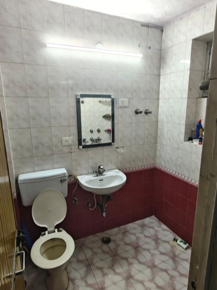 Bathroom, ip extension 3 Bedroom 1150 Sq.Ft. Apartment In Ip Extension Delhi 10594022