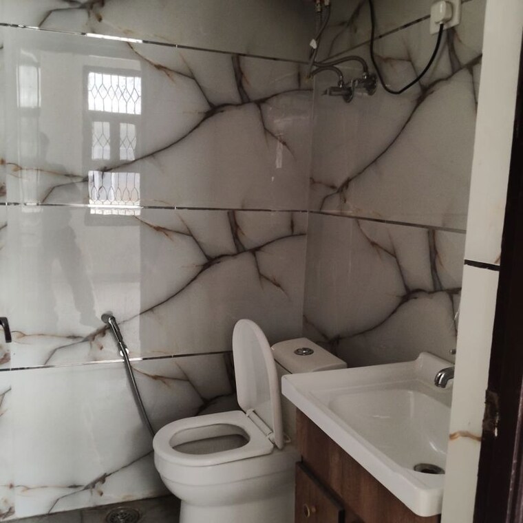 Bathroom, ardee-city 3 Bedroom 1335 Sq.Ft. Builder Floor In Sector 52 Gurgaon 10594051