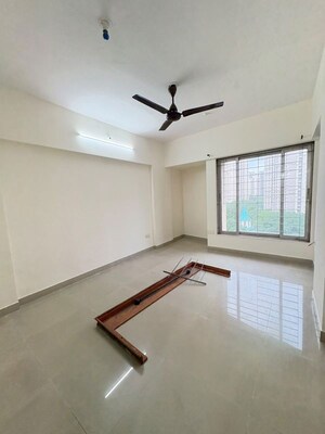 Room in 2.5 BHK Apartment at Kanakia Spaces Niharika, Manpada – for Rent
