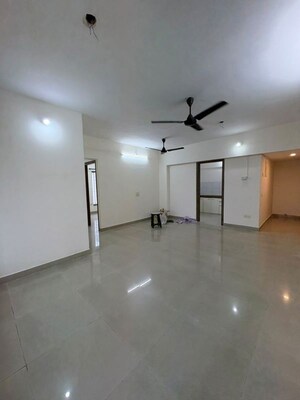 Room in 2.5 BHK Apartment at Kanakia Spaces Niharika, Manpada – for Rent