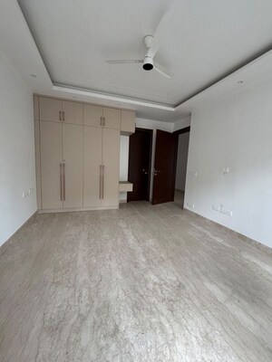 Room in 3 BHK Builder Floor at Saket – for Rent