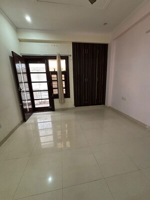 Room in 2 BHK Builder Floor at Sector 38 – for Rent