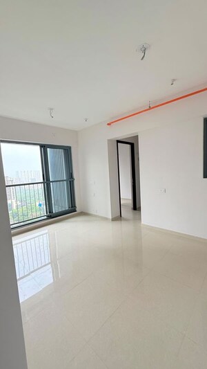 Room in 1.5 BHK Apartment at Kalpataru Elitus, Mulund West – for Rent
