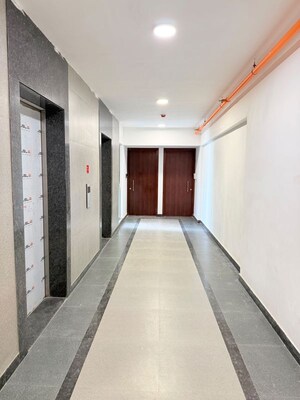 Building Lobby in 1.5 BHK Apartment at Kalpataru Elitus, Mulund West – for Rent