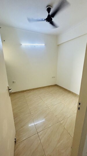 Room in 2 BHK Apartment at Gaur City 2 - 14th Avenue, Sector 16c Greater Noida – for Sale