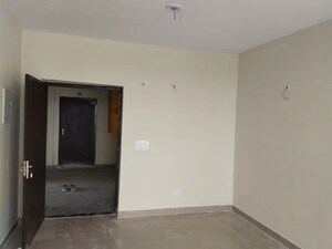 Room in 3 BHK Apartment at Ansal Larchwood Villa, Sushant Golf City – for Sale