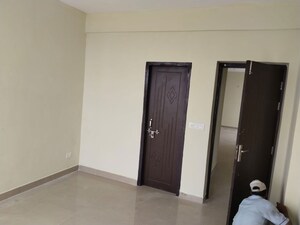 Room in 3 BHK Apartment at Ansal Larchwood Villa, Sushant Golf City – for Sale
