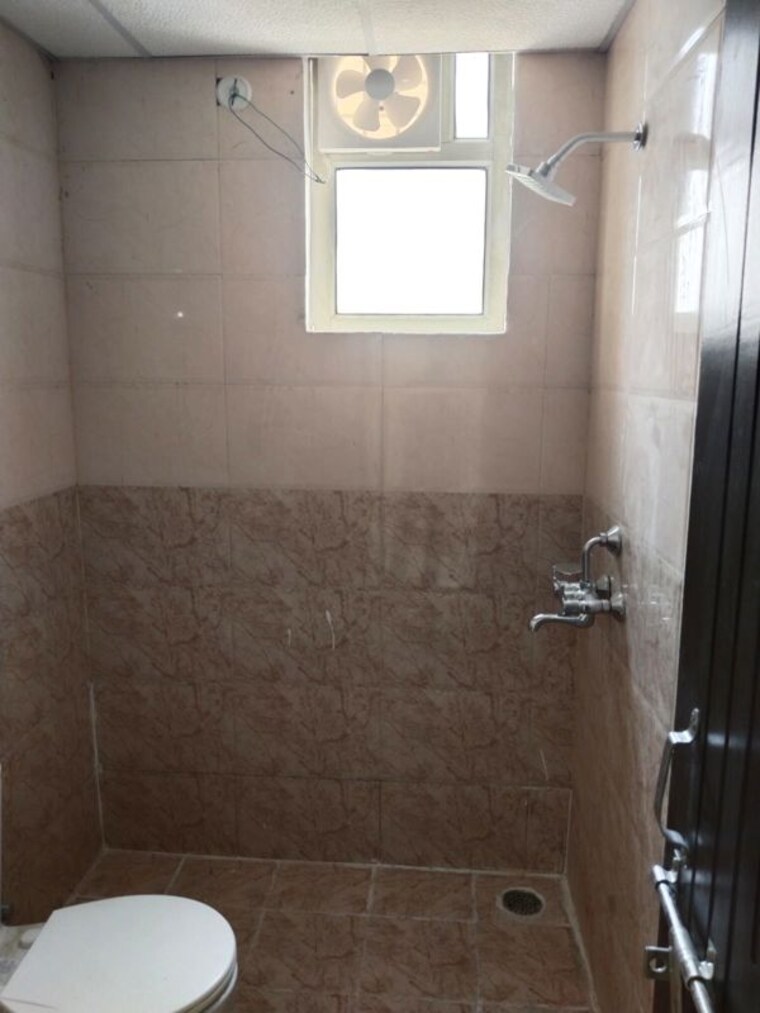 Bathroom, ansal-larchwood-villa 3 Bedroom 1650 Sq.Ft. Apartment In Sushant Golf City Lucknow 10594102
