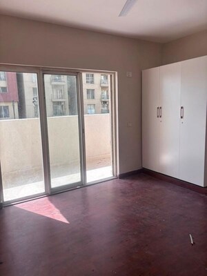 Room in 3 BHK Apartment at Paras Tierea, Sector 137 – for Sale