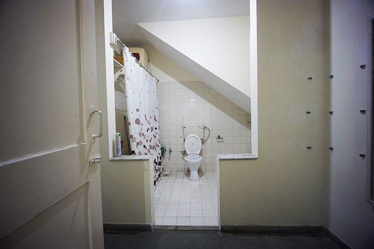 Bathroom, navrangpura 3 Bedroom 238 Sq.Yd. Apartment In Navrangpura Ahmedabad 10594108