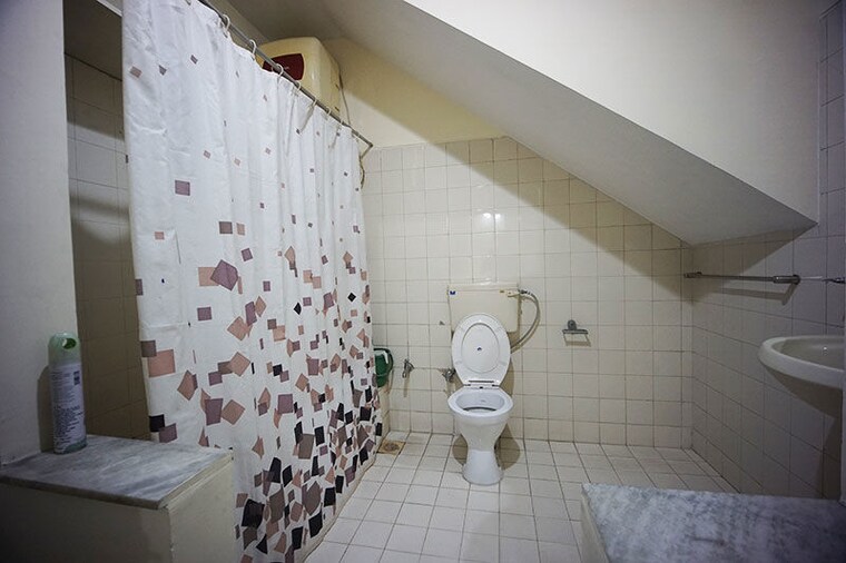 Bathroom, navrangpura 3 Bedroom 238 Sq.Yd. Apartment In Navrangpura Ahmedabad 10594108