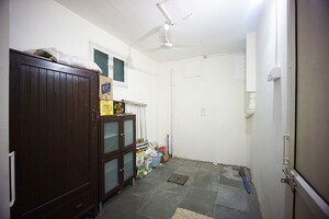 Room in 3 BHK Apartment at Navrangpura – for Sale