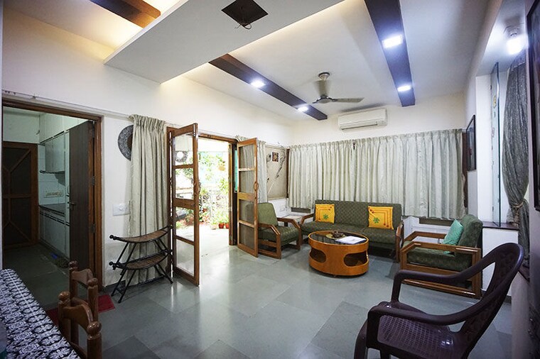 Living Room, navrangpura 3 Bedroom 238 Sq.Yd. Apartment In Navrangpura Ahmedabad 10594108
