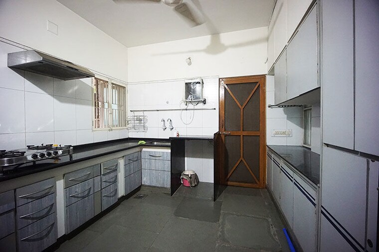 Kitchen, navrangpura 3 Bedroom 238 Sq.Yd. Apartment In Navrangpura Ahmedabad 10594108