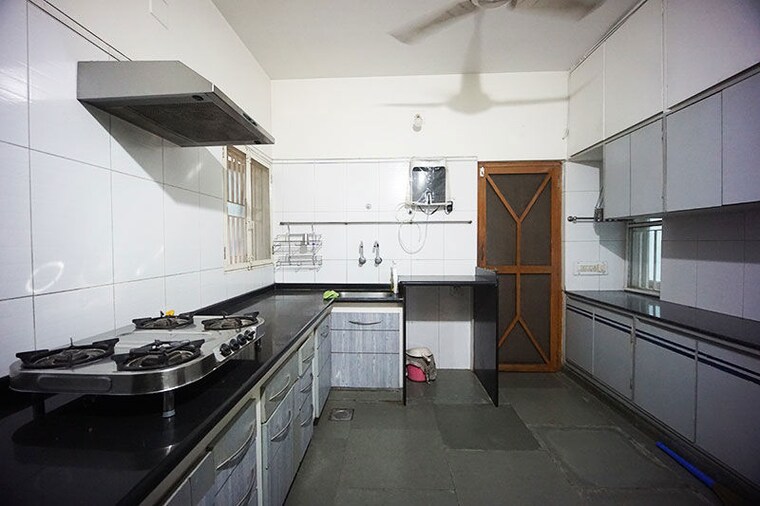 Kitchen, navrangpura 3 Bedroom 238 Sq.Yd. Apartment In Navrangpura Ahmedabad 10594108