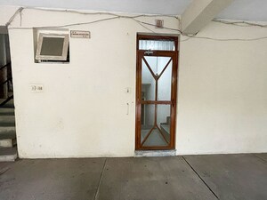 Room in 3 BHK Apartment at Navrangpura – for Sale