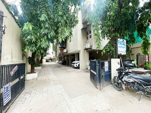 Parking in 3 BHK Apartment at Navrangpura – for Sale