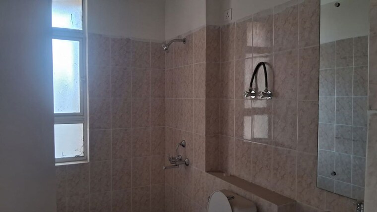 Bathroom, sare-home 3 Bedroom 1525 Sq.Ft. Apartment In Sector 92 Gurgaon 10594097