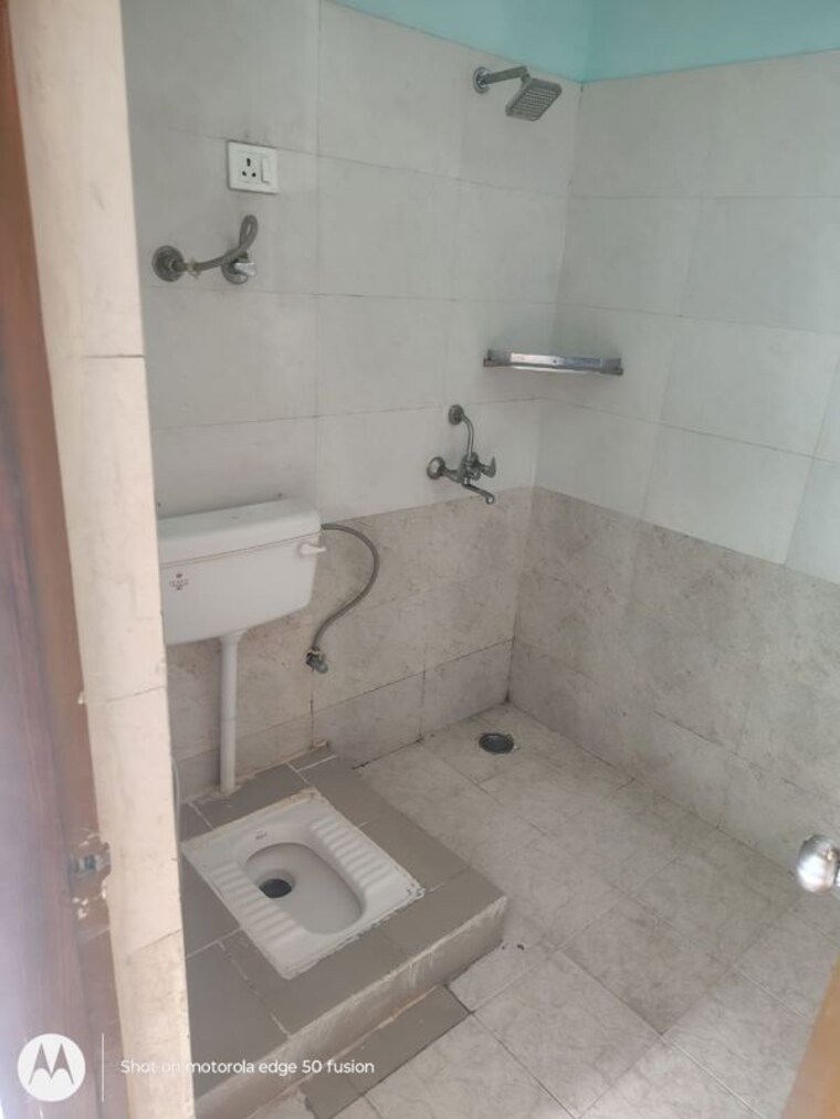 Bathroom, signature-global-the-roselia 2 Bedroom 600 Sq.Ft. Apartment In Sector 95a Gurgaon 10594131