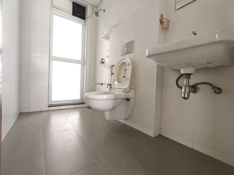 Bathroom, godrej-emerald 3 Bedroom 1044 Sq.Ft. Apartment In Ghodbunder Road Thane 10594139