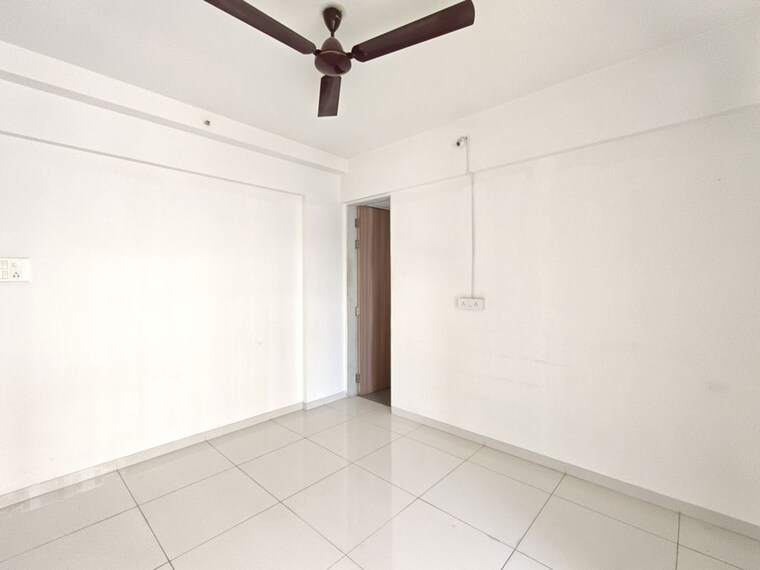 Room, godrej-emerald 3 Bedroom 1044 Sq.Ft. Apartment In Ghodbunder Road Thane 10594139