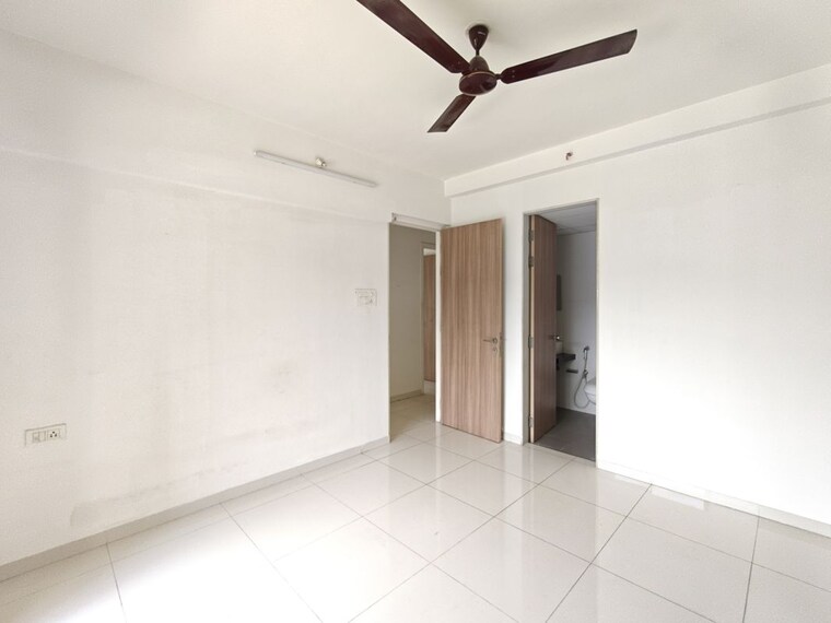 Room, godrej-emerald 3 Bedroom 1044 Sq.Ft. Apartment In Ghodbunder Road Thane 10594139