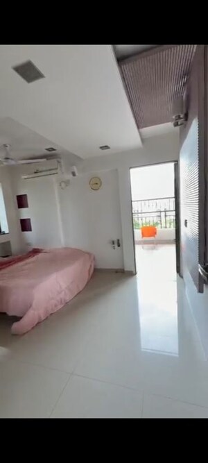 Team Area in 2 BHK Apartment at Icon Windsor Residency, Balewadi – for Sale