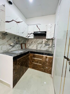 Kitchen in 1 BHK Builder Floor at Sector 32 – for Rent