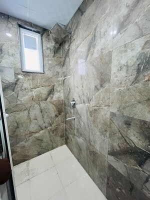 Bathroom in 1 BHK Builder Floor at Sector 32 – for Rent
