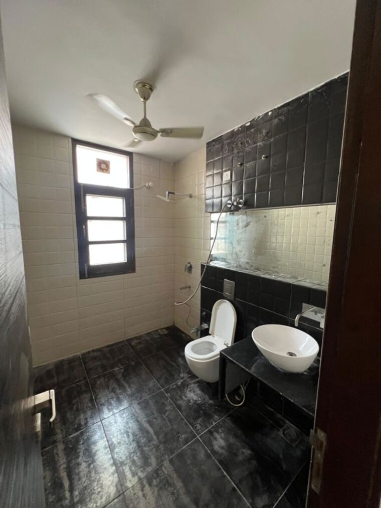Bathroom, sector 21 3 Bedroom 4500 Sq.Ft. Builder Floor In Sector 21 Chandigarh 10594181